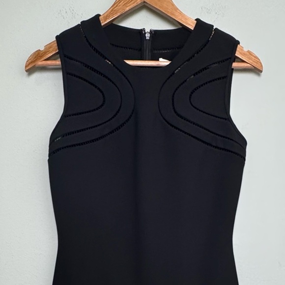 Diane Von Furstenberg Maureen Dress‎ LBD Laser Cut
Flounce Dress Size 2 - Picture 5 of 14